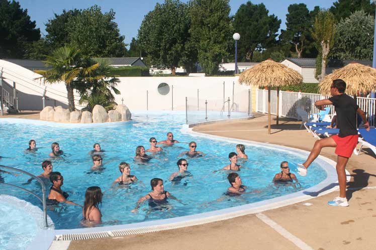 piscine extérieure chauffée camping vendée